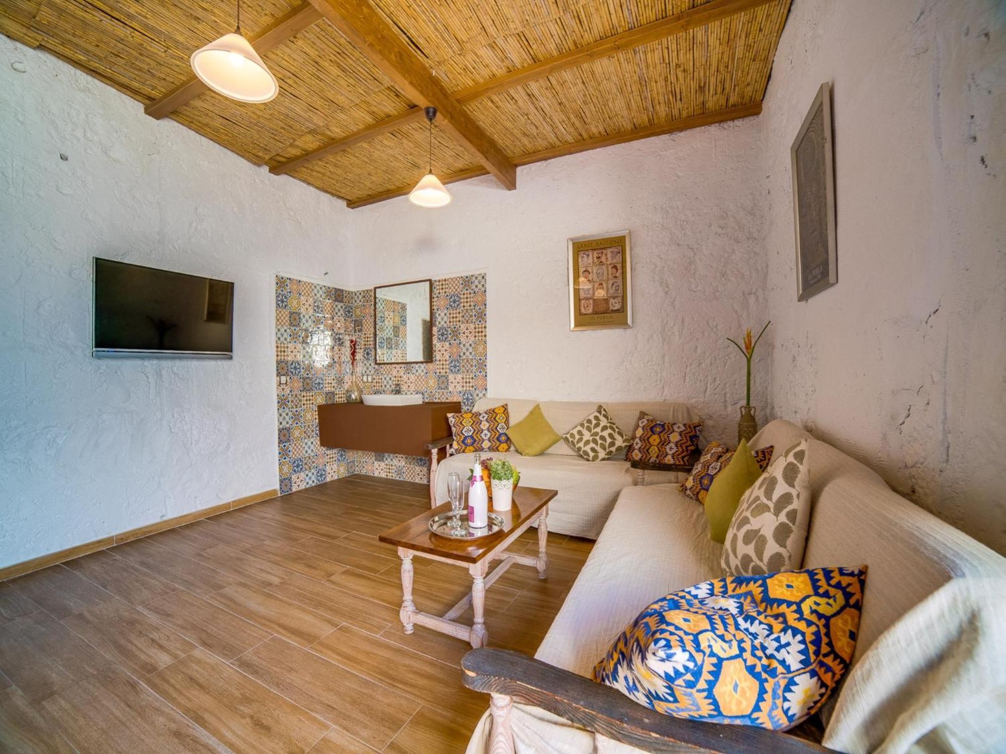 Home, Short Drive From Сasa de vacaciones