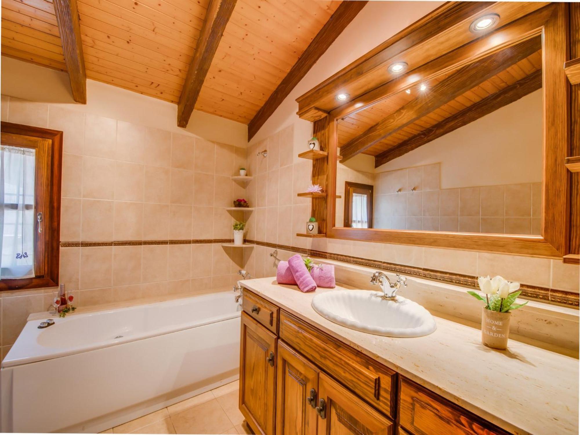 Ferienhaus Home, Short Drive From