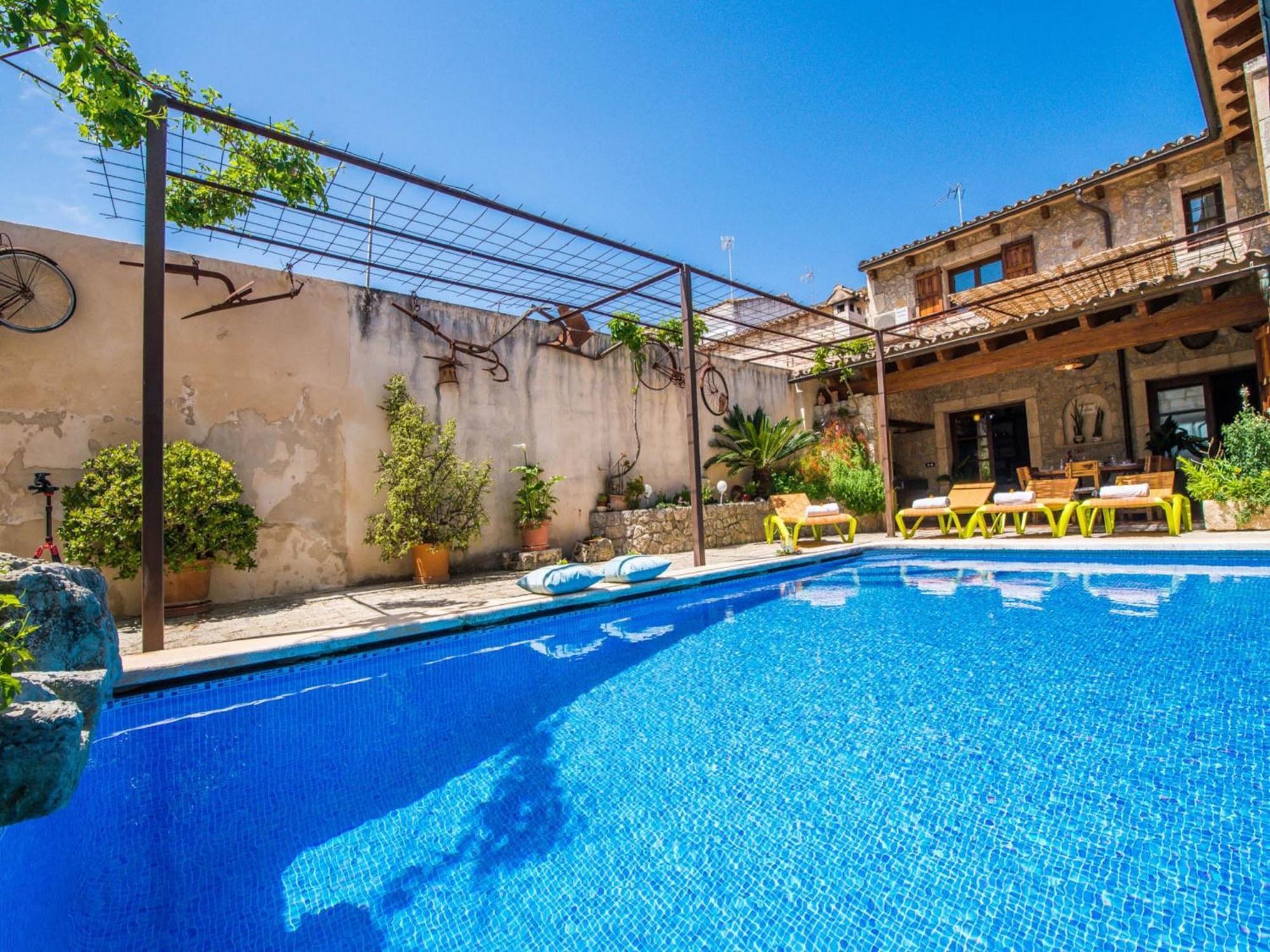 Ferienhaus Home, Short Drive From